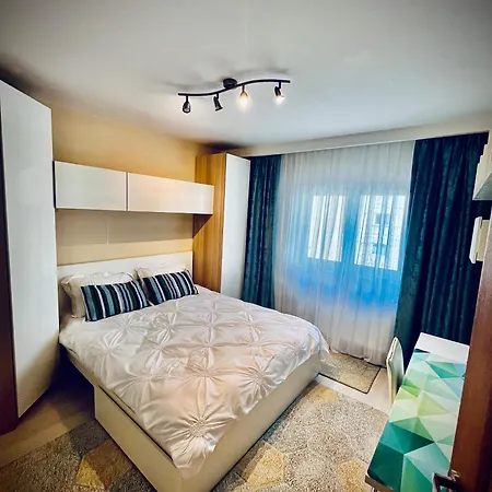 Emerald Apartment *